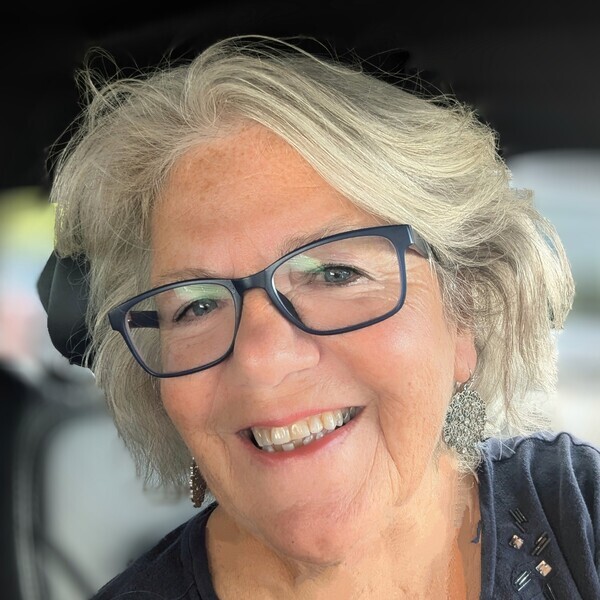 Patti Fielding headshot